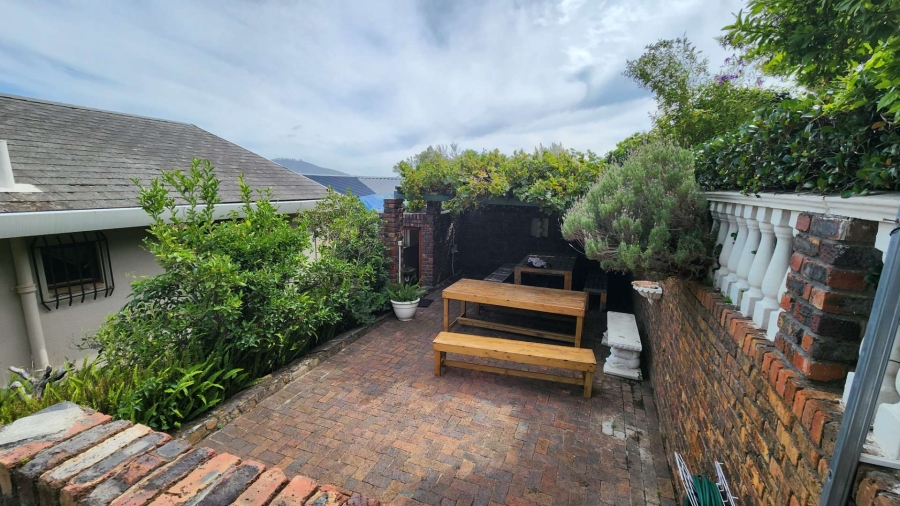 3 Bedroom Property for Sale in Vredehoek Western Cape